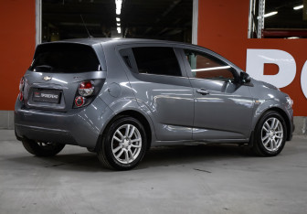 Подержанный автомобиль Chevrolet Aveo Hatchback 2013 года (5 фото)