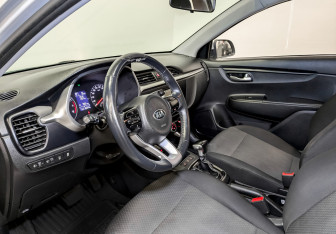 Подержанный автомобиль Kia Rio Hatchback 2021 года (15 фото)
