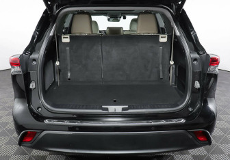 Подержанный автомобиль Toyota Highlander 2020 года (24 фото)