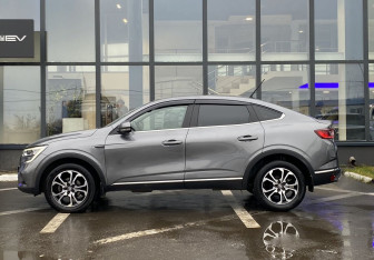 Подержанный автомобиль Renault Arkana 2019 года (8 фото)