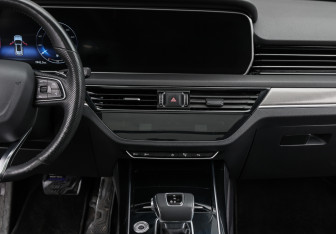 Подержанный автомобиль Hongqi HS5 2024 года (16 фото)
