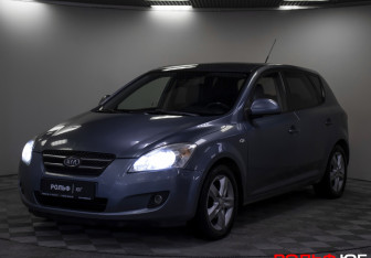 Подержанный автомобиль Kia Ceed Hatchback 2008 года (20 фото)
