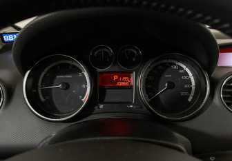 Подержанный автомобиль Peugeot 308 Hatchback 2012 года (11 фото)