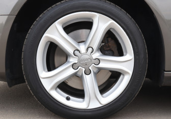 Подержанный автомобиль Audi A4 Sedan 2013 года (18 фото)