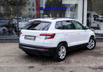 Подержанный автомобиль Skoda Karoq 2020 года (8 фото)