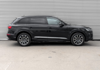 Подержанный автомобиль Audi Q7 2023 года (4 фото)