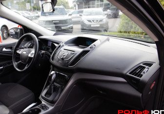 Подержанный автомобиль Ford Kuga 2014 года (7 фото)