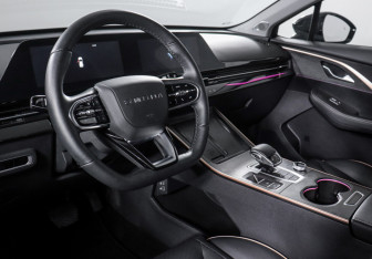 Подержанный автомобиль Omoda C5 2024 года (14 фото)