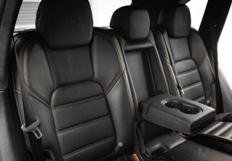 Подержанный автомобиль Porsche Cayenne 2015 года (31 фото)