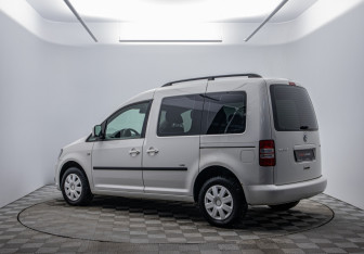Подержанный автомобиль Volkswagen Caddy Compactvan 2013 года (7 фото)
