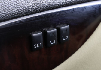 Подержанный автомобиль Infiniti QX50 2016 года (17 фото)