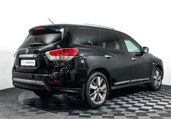 Подержанный автомобиль Nissan Pathfinder 2014 года (5 фото)