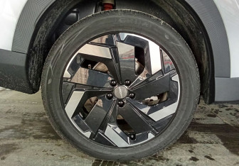 Подержанный автомобиль Omoda C7 2024 года (18 фото)