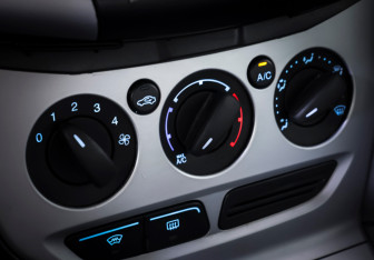 Подержанный автомобиль Ford Focus Sedan 2011 года (16 фото)