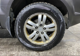 Подержанный автомобиль Hyundai Tucson 2006 года (16 фото)