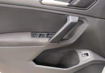Подержанный автомобиль Volkswagen Tiguan 2019 года (19 фото)