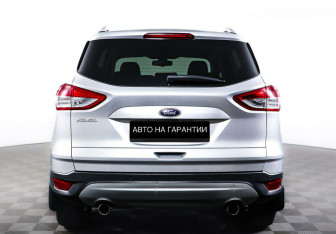 Подержанный автомобиль Ford Kuga 2013 года (6 фото)