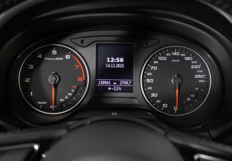 Подержанный автомобиль Audi A3 Hatchback 2016 года (12 фото)