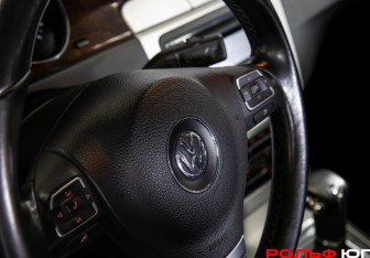 Подержанный автомобиль Volkswagen Passat Sedan 2010 года (17 фото)