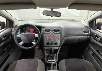 Подержанный автомобиль Ford Focus Sedan 2009 года (12 фото)