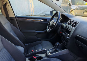 Подержанный автомобиль Volkswagen Jetta Sedan 2011 года (9 фото)