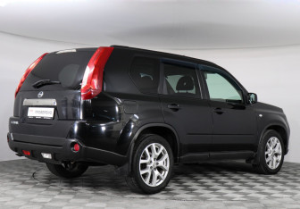 Подержанный автомобиль Nissan X-Trail 2011 года (5 фото)