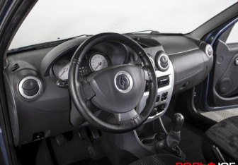 Подержанный автомобиль Renault Sandero 2011 года (8 фото)
