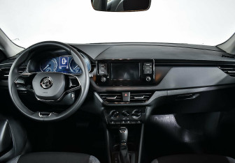 Подержанный автомобиль Skoda Rapid Liftback 2022 года (9 фото)