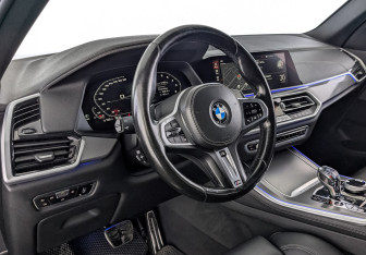Подержанный автомобиль BMW X5 2021 года (15 фото)