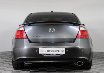 Подержанный автомобиль Honda Accord Coupe 2009 года (5 фото)