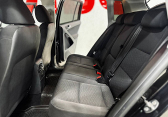Подержанный автомобиль Volkswagen Tiguan 2012 года (19 фото)