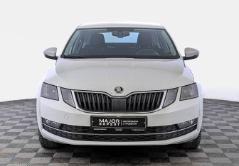 Подержанный автомобиль Skoda Octavia Liftback 2019 года (2 фото)