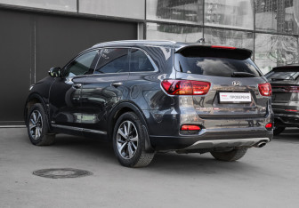 Подержанный автомобиль Kia Sorento 2018 года (6 фото)