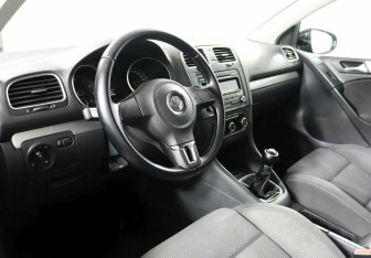 Подержанный автомобиль Volkswagen Golf Hatchback 2011 года (7 фото)