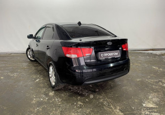 Подержанный автомобиль Kia Cerato Sedan 2011 года (6 фото)