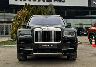 Подержанный автомобиль Rolls-Royce Cullinan 2019 года (2 фото)