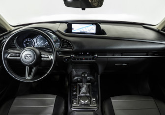 Подержанный автомобиль Mazda CX-30 2021 года (14 фото)