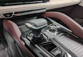 Подержанный автомобиль Geely Monjaro 2024 года (20 фото)