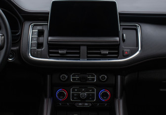 Подержанный автомобиль Chevrolet Suburban 2023 года (12 фото)