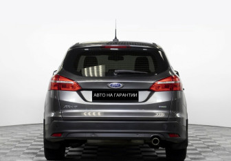 Подержанный автомобиль Ford Focus Wagon 2017 года (6 фото)