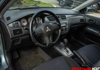 Подержанный автомобиль Mitsubishi Lancer Wagon 2007 года (14 фото)