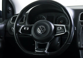 Подержанный автомобиль Volkswagen Polo Sedan 2018 года (11 фото)