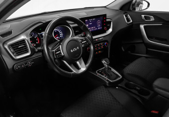 Подержанный автомобиль Kia Ceed Hatchback 2022 года (7 фото)