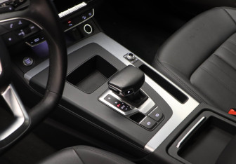 Подержанный автомобиль Audi Q5 2022 года (16 фото)