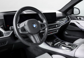 Подержанный автомобиль BMW X5 2025 года (14 фото)