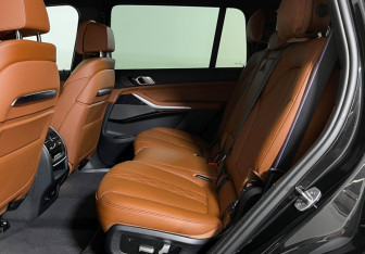 Новый BMW X7 2022 (14 фото)