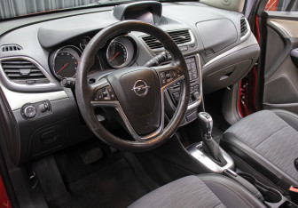 Подержанный автомобиль Opel Mokka 2015 года (16 фото)