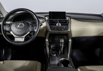 Подержанный автомобиль Lexus NX 2015 года (12 фото)