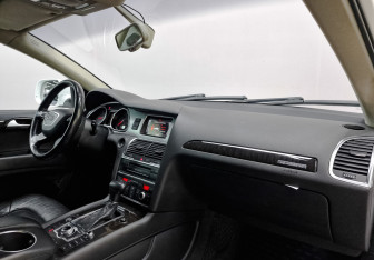 Подержанный автомобиль Audi Q7 2014 года (13 фото)