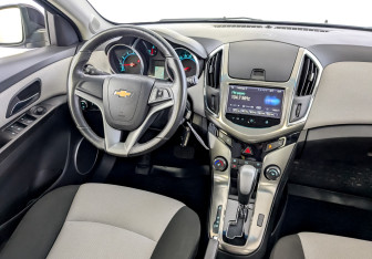Подержанный автомобиль Chevrolet Cruze Hatchback 2015 года (27 фото)